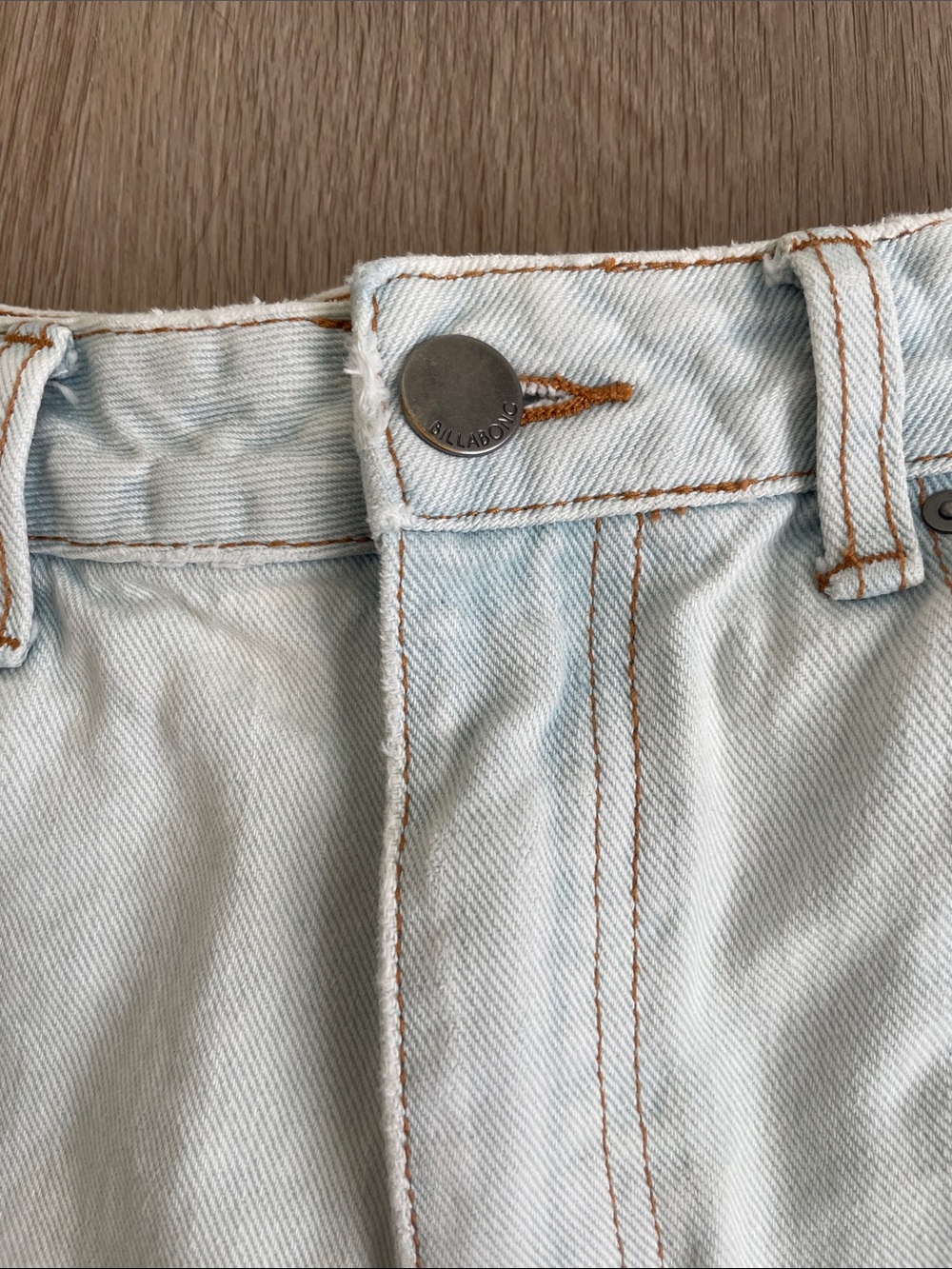 Billabong Light Wash Denim High-Rise Women’s Shorts Vintage Look - Picture 2 of 4